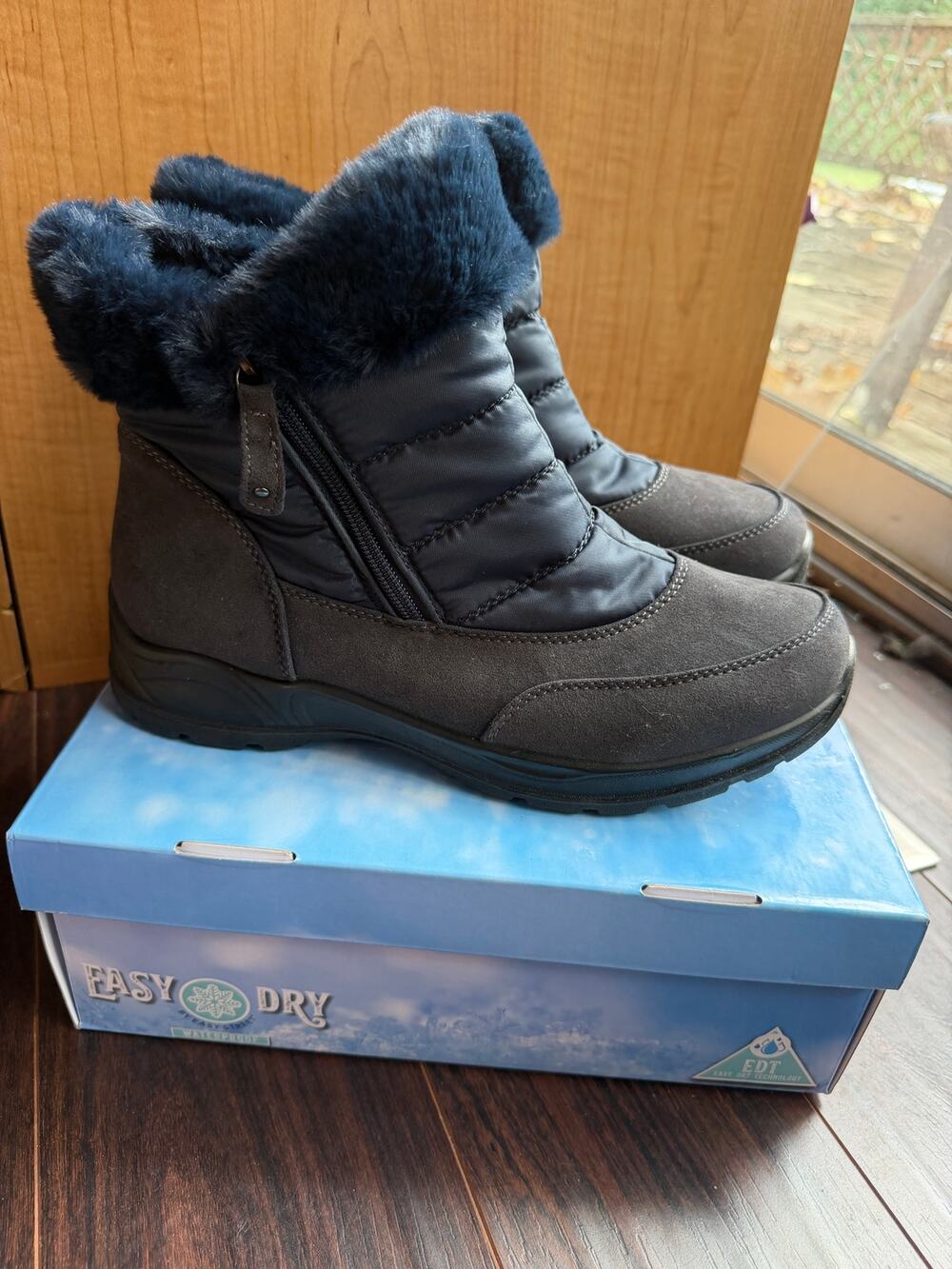NIB Easy Street Frosty Easy Dry Navy Nylon Waterproof Winter Boots Women's 9.5W